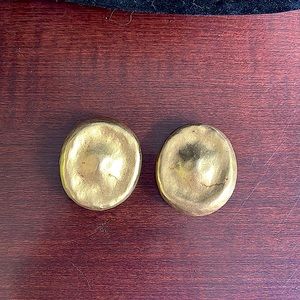 Vintage hammered gold vintage earrings
